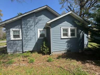 Main picture of 809 W Gold St