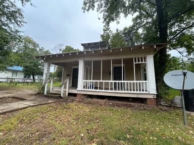 Main picture of 114 Egan St