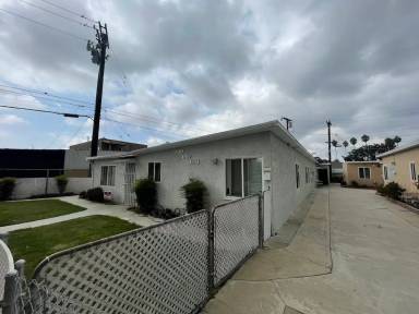 Main picture of 2515 1/2 E Madison St