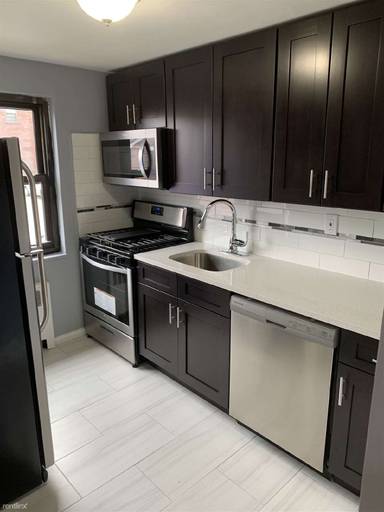 Main picture of 20 Clark St