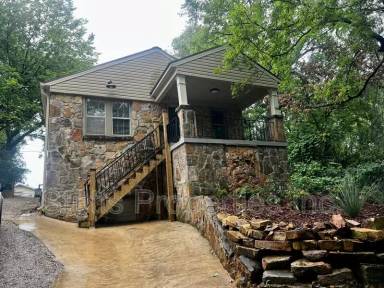 Main picture of 1210 N Wood Ave
