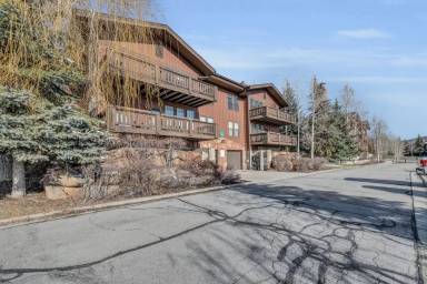 Main picture of 8430 Pointe Rd
