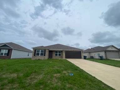 Main picture of 5400 Yukon Dr