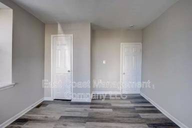 Main picture of 2860 W Baltimore St