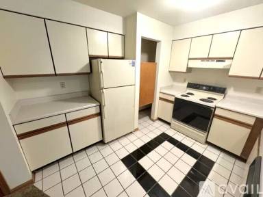 Main picture of RM 2411 Tawhee Drive - 104