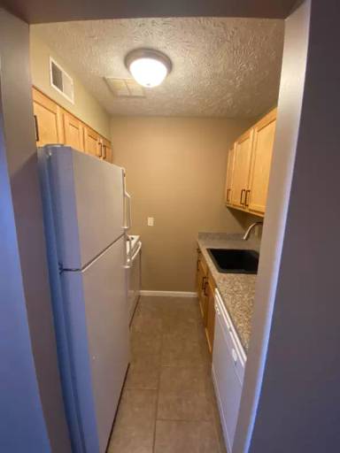 Main picture of 2000 J St