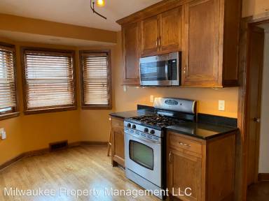Main picture of 2563 N 68th St