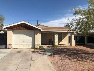 Main picture of 2109 Poplar Ave