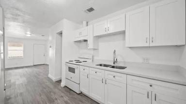 Main picture of 7819 Glass St