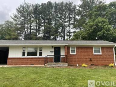 Main picture of 2204 Wyndale Rd