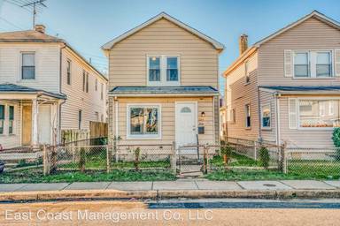 Main picture of 214 Center St