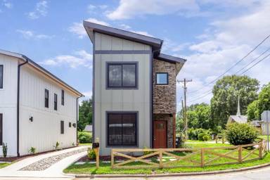 Main picture of 3100 Bryant St
