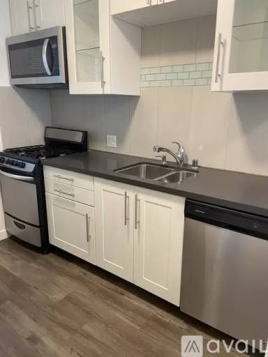 Main picture of 1000 Palm Ave