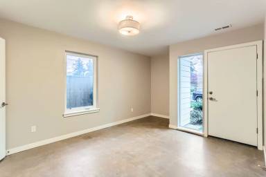 Main picture of 1010 N Ainsworth St