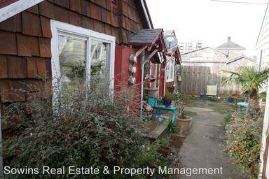 Main picture of 560 S Columbia St