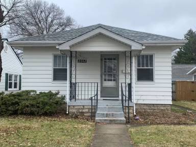 Main picture of 2042 Deming St