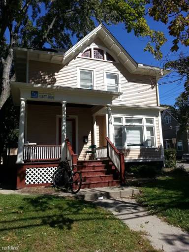 Main picture of 815 Packard St