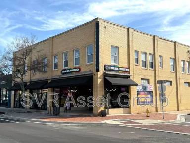 Main picture of 11 E 7th St