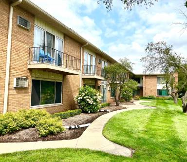 Main picture of 2859 E Maple Rd