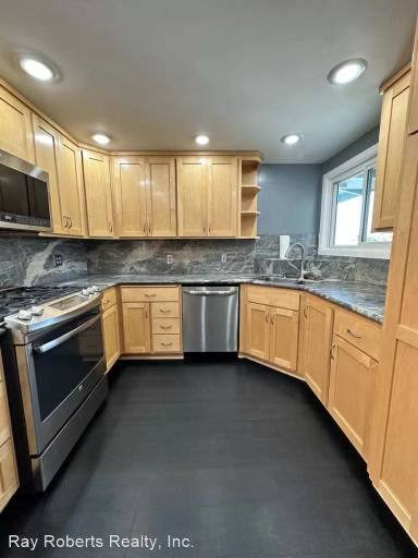 Main picture of 9182 La Grand Ave