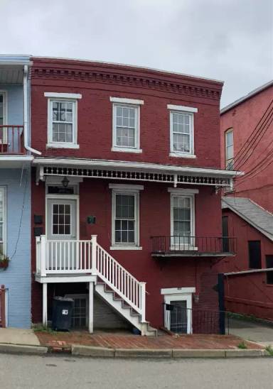 Main picture of 102 Pine St
