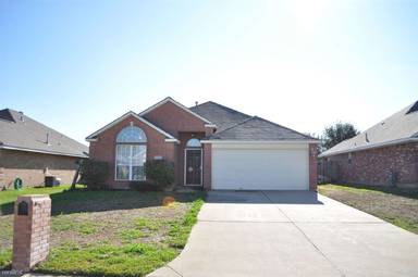 Main picture of 208 Stuttgart Cir