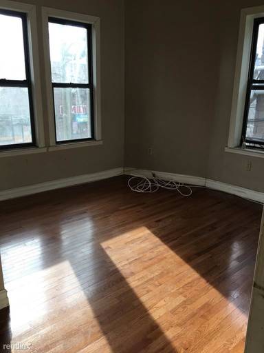 Main picture of 4809 Broadway
