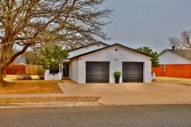 Main picture of 5204 96th St