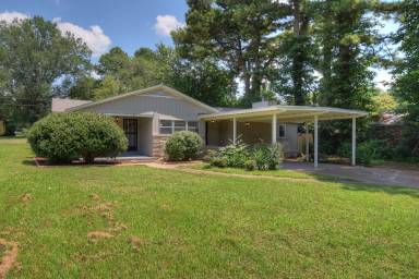 Main picture of 145 Lawndale Dr