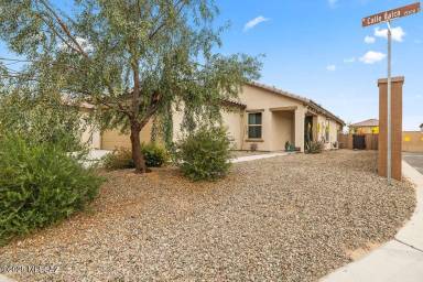 Main picture of 1011 W Calle Calca