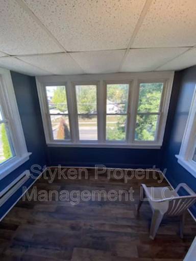 Main picture of 290 W Station St