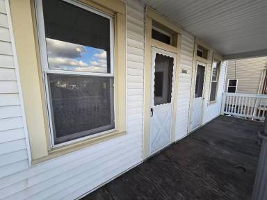 Main picture of 5867 Madison Ave