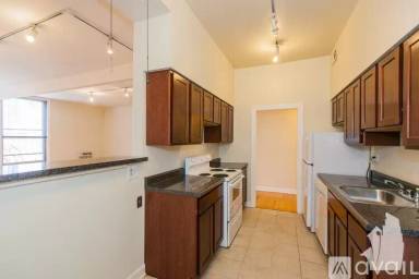 Main picture of 1425 N Dearborn St