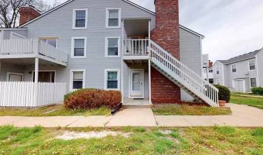 Main picture of Colonial Oaks Condominums