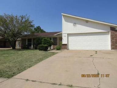 Main picture of 702 SW Englewood Dr