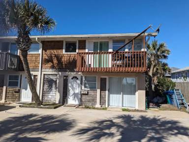 Main picture of 106 Rose Pl