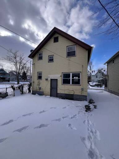 Main picture of 3705 E 104th St
