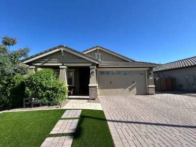 Main picture of 15265 W Moreland St