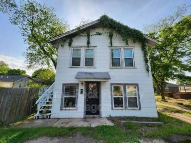 Main picture of 315 1/2 S Stonewall St