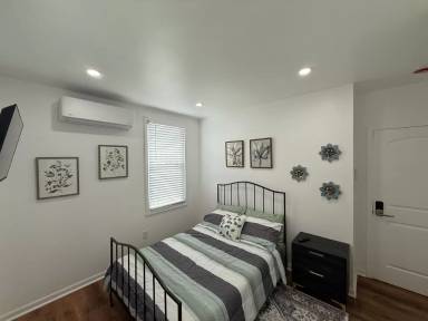 Main picture of 7812 Eastern Ave