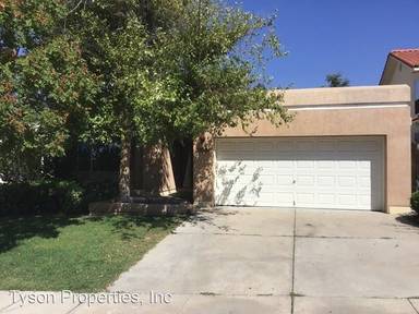 Main picture of 10016 Bridgepointe Ct NE