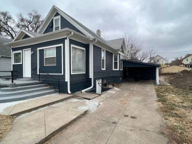 Main picture of 2422 Wirt St