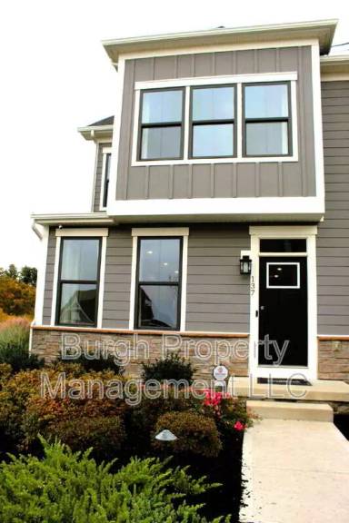 Main picture of 137 Marketplace Ave
