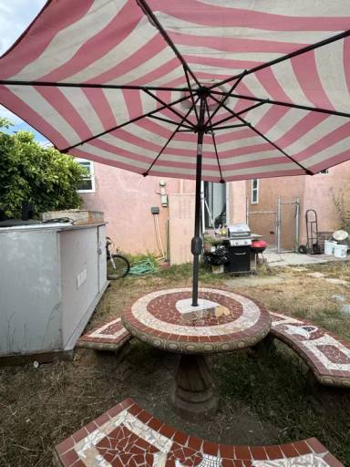 Main picture of 7921 Morton Ave