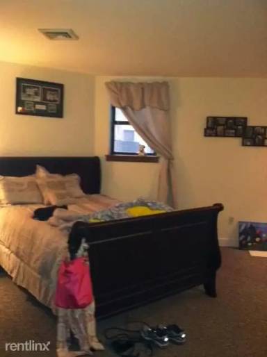 Main picture of 100 Riverway