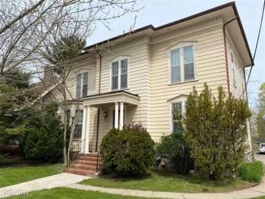 Main picture of 834 W Huron St