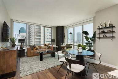 Main picture of 33 Christopher Columbus Dr