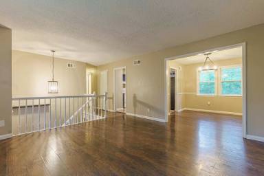 Main picture of 2331 Whitney Ave