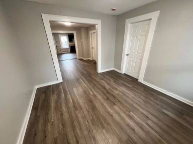 Main picture of 61 Quebec St