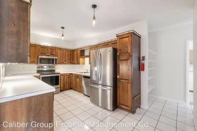 Main picture of 2221 Greenwood Ave